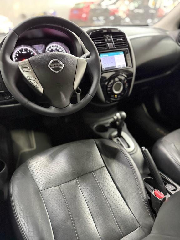 NISSAN Versa Sedan - Foto