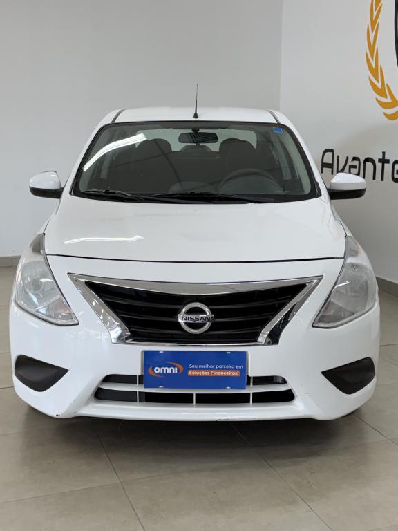 NISSAN Versa Sedan - Foto