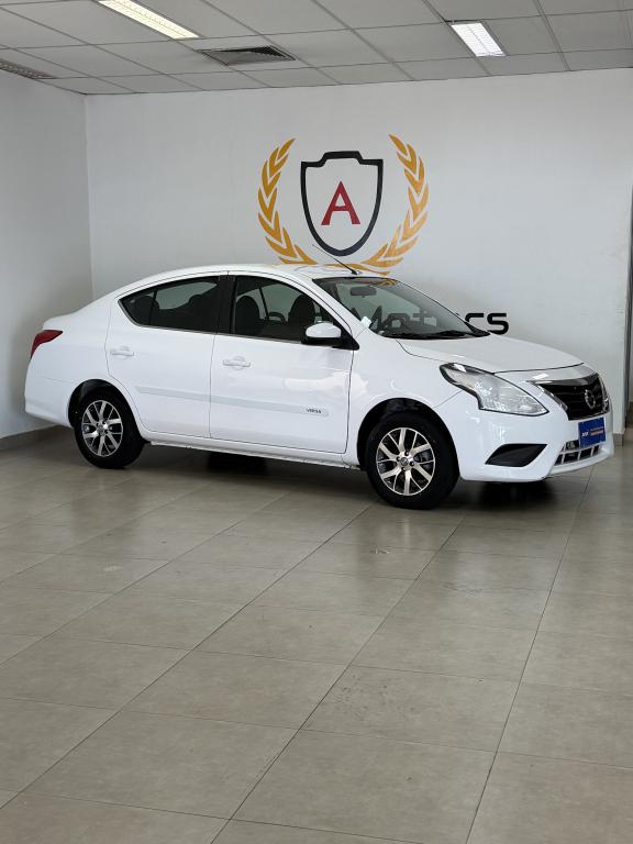 NISSAN Versa Sedan - Foto