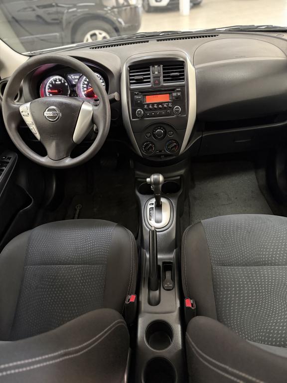 NISSAN Versa Sedan - Foto