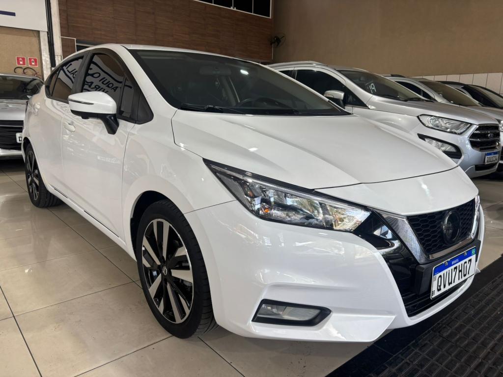 NISSAN Versa Sedan - Foto