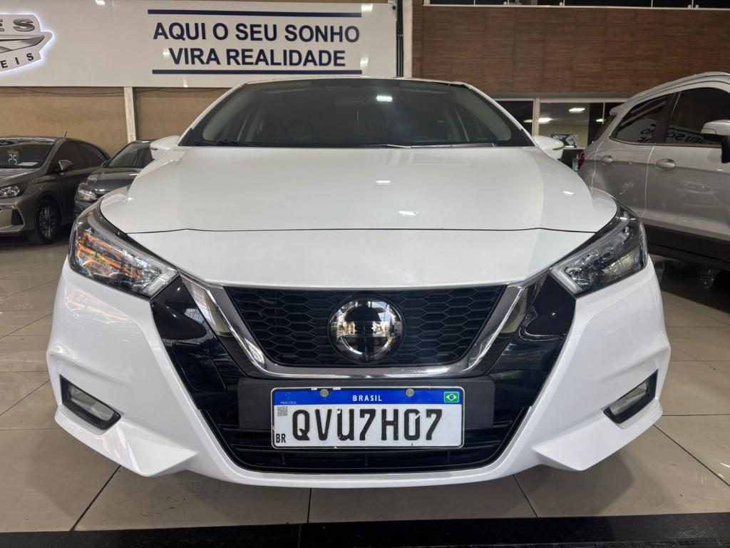 NISSAN Versa Sedan - Foto