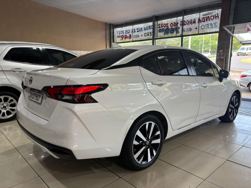 NISSAN Versa Sedan - Foto