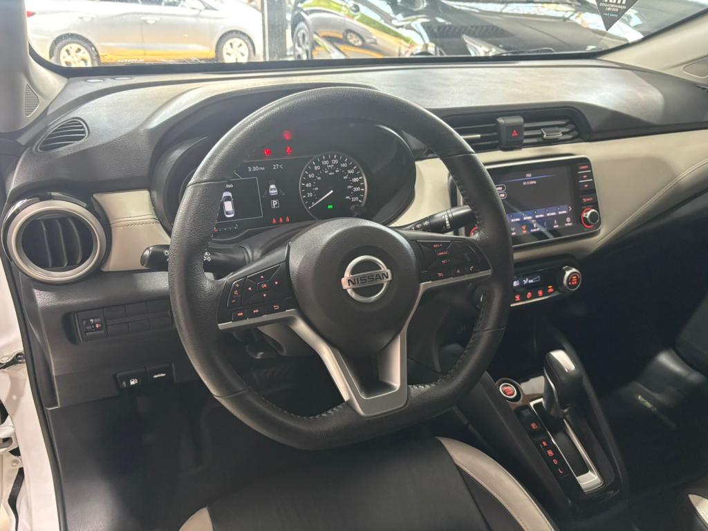 NISSAN Versa Sedan - Foto