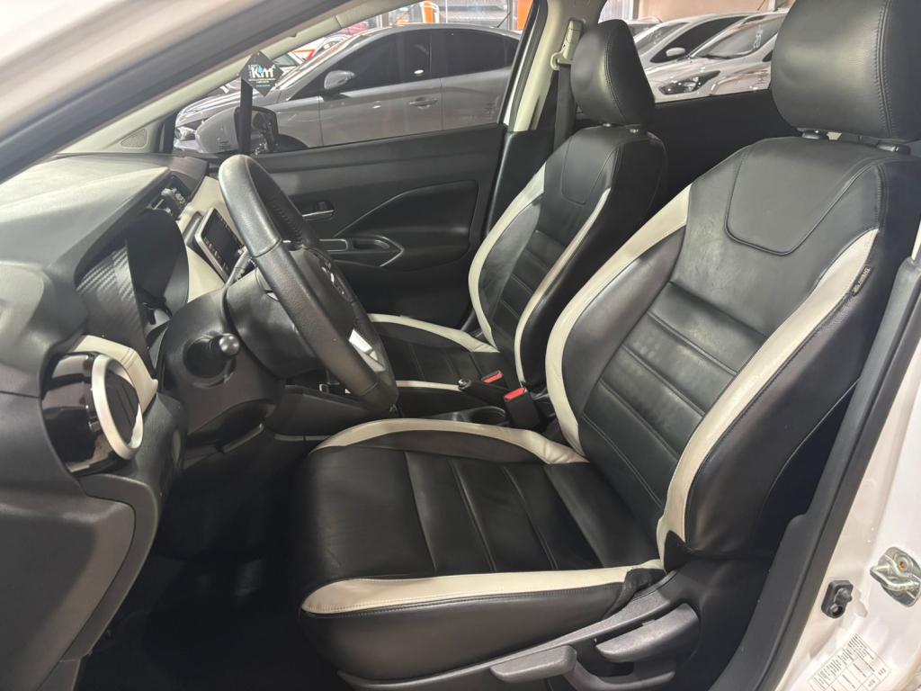 NISSAN Versa Sedan - Foto