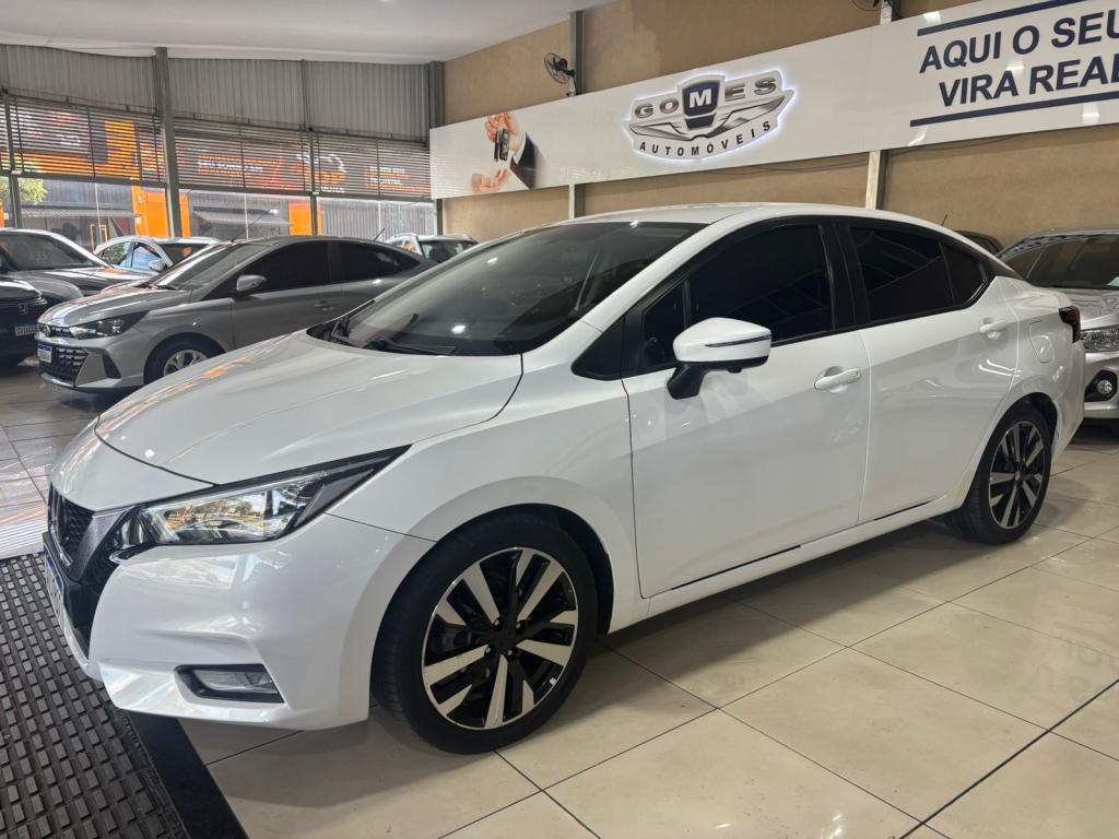 NISSAN Versa Sedan - Foto