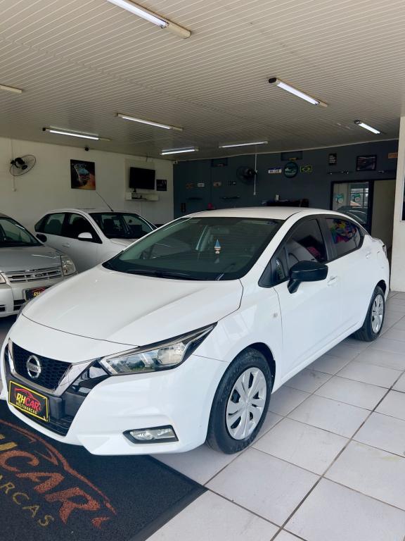 NISSAN Versa Sedan - Foto