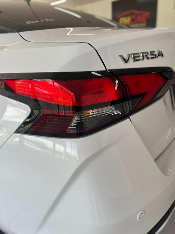 NISSAN Versa Sedan - Foto