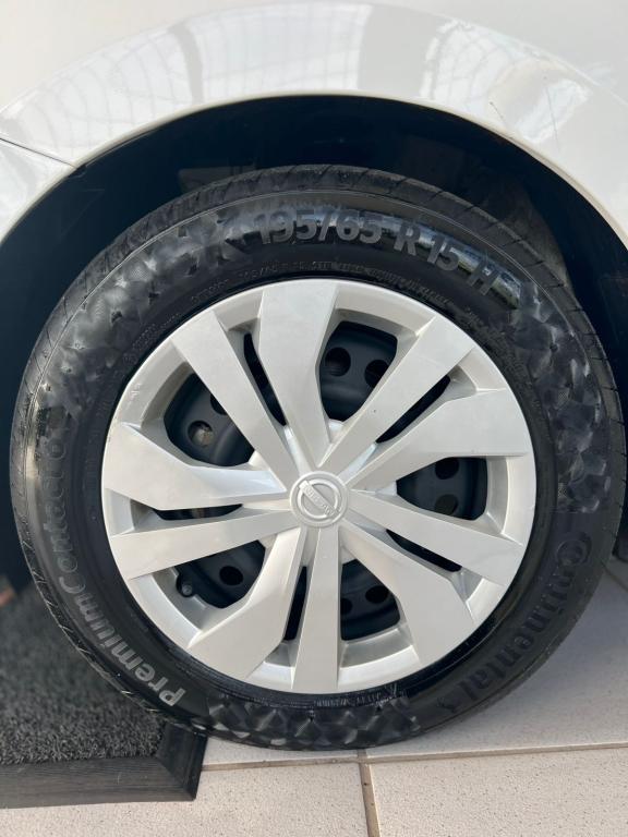 NISSAN Versa Sedan - Foto