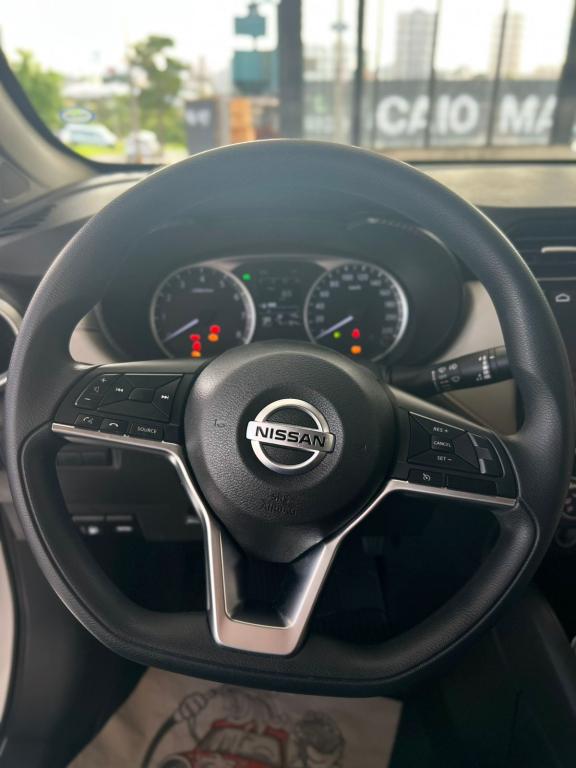 NISSAN Versa Sedan - Foto