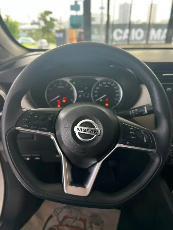 NISSAN Versa Sedan - Foto