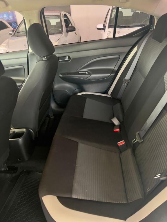 NISSAN Versa Sedan - Foto