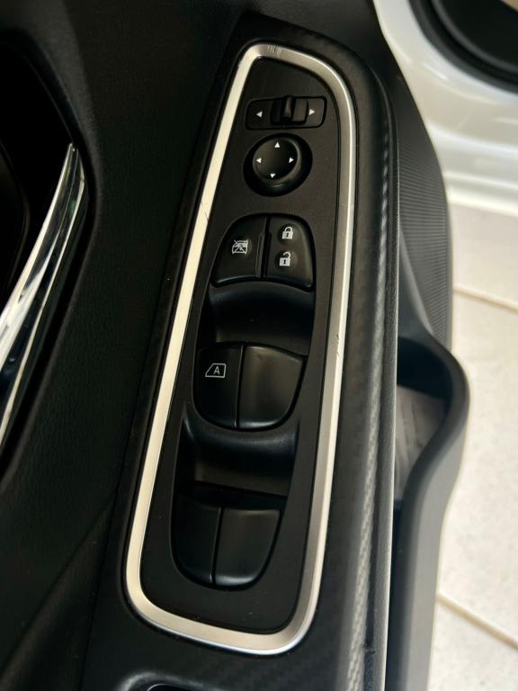 NISSAN Versa Sedan - Foto