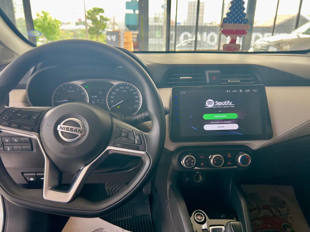 NISSAN Versa Sedan - Foto