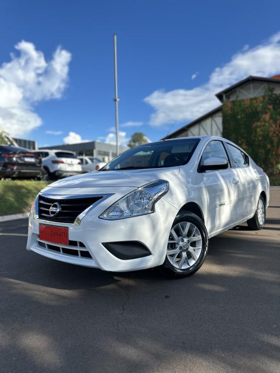 NISSAN Versa Sedan - Foto