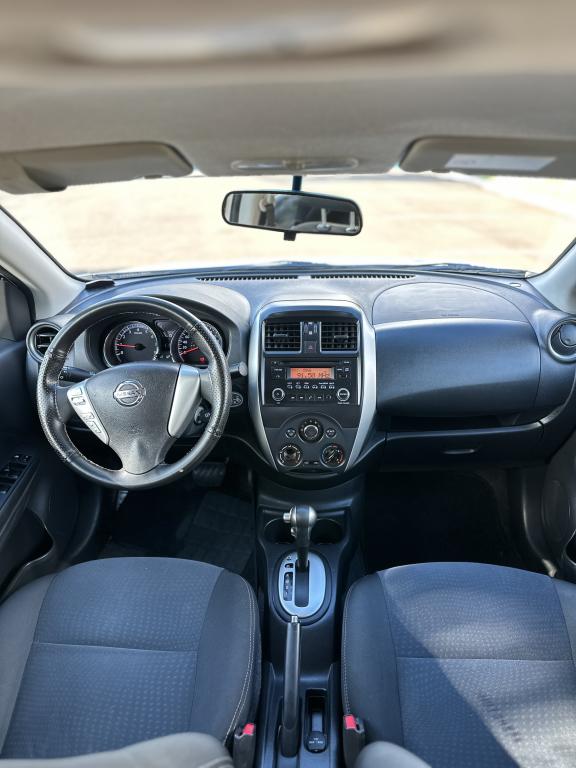 NISSAN Versa Sedan - Foto