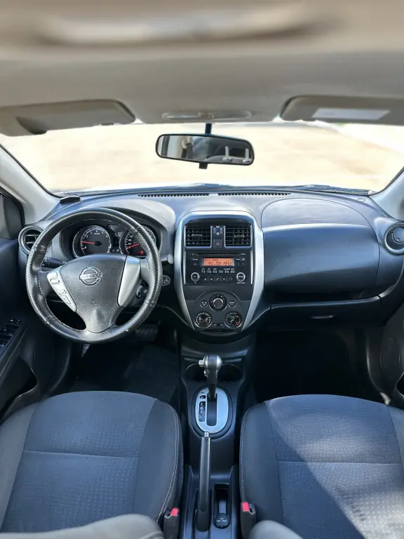 NISSAN Versa Sedan - Foto