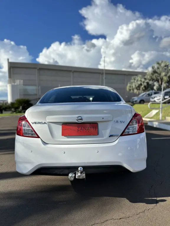 NISSAN Versa Sedan - Foto