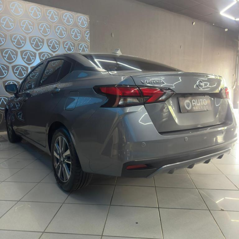 NISSAN Versa Sedan - Foto