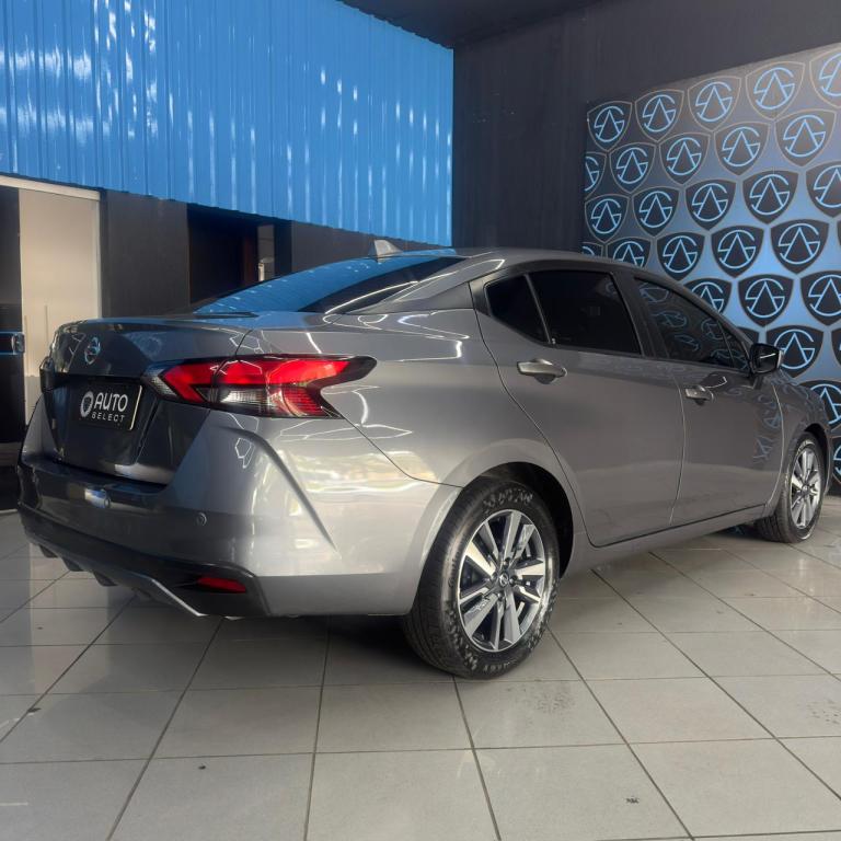 NISSAN Versa Sedan - Foto