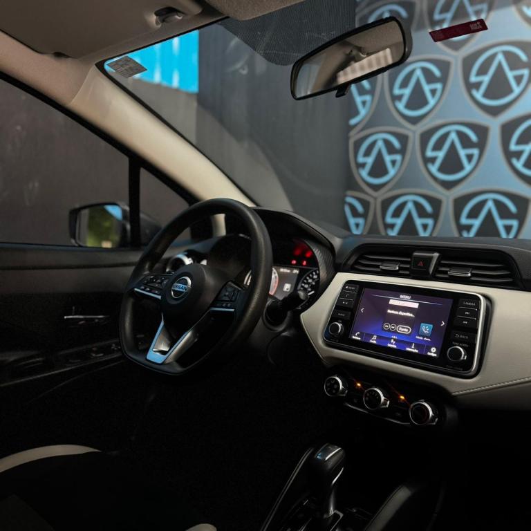 NISSAN Versa Sedan - Foto