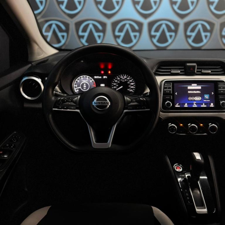 NISSAN Versa Sedan - Foto