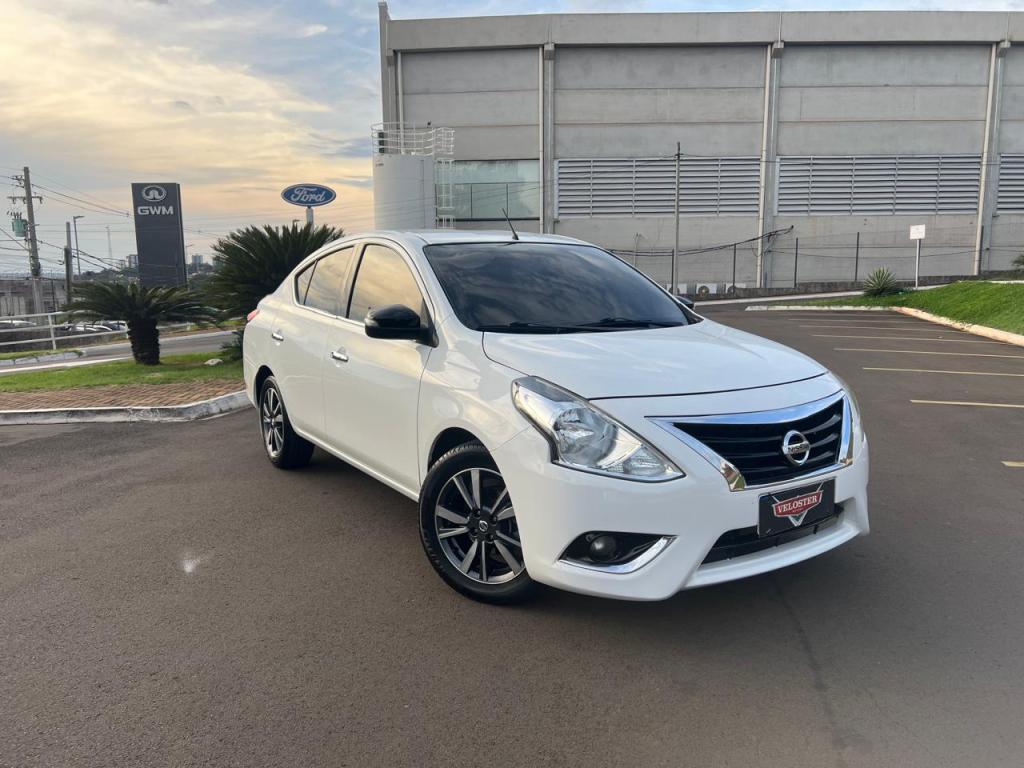 NISSAN Versa Sedan - Foto