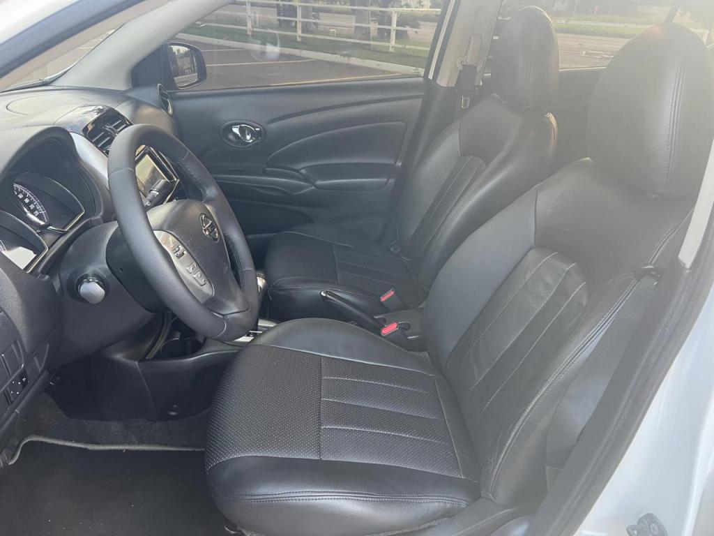 NISSAN Versa Sedan - Foto