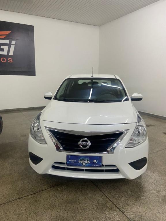 NISSAN Versa Sedan - Foto