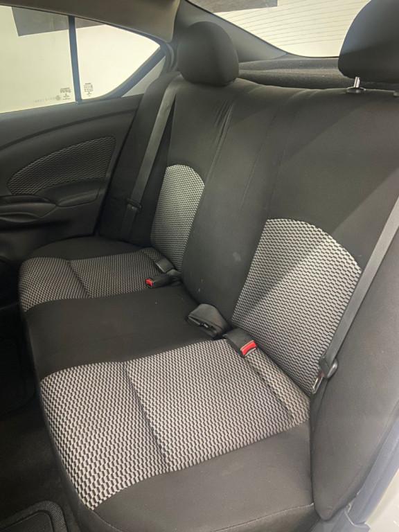 NISSAN Versa Sedan - Foto