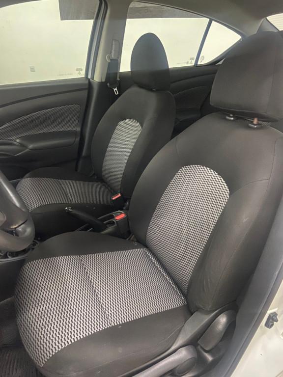 NISSAN Versa Sedan - Foto