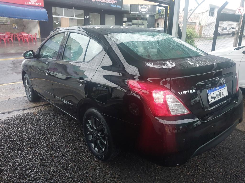 NISSAN Versa Sedan - Foto