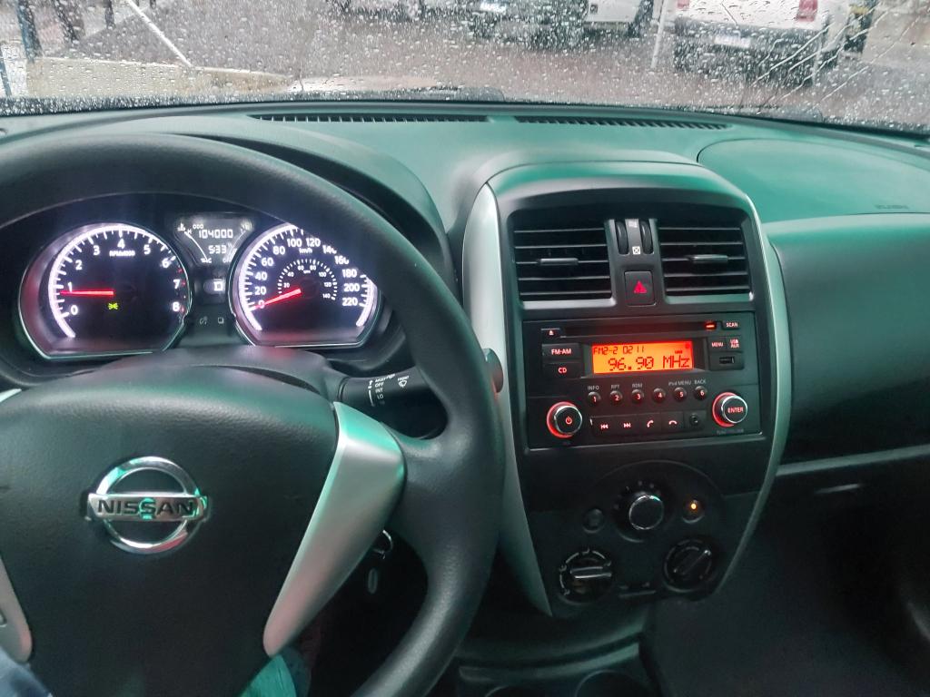 NISSAN Versa Sedan - Foto