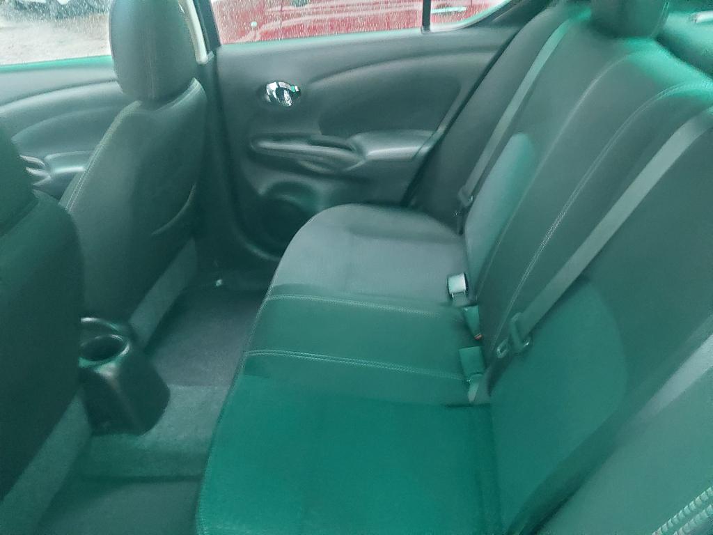 NISSAN Versa Sedan - Foto