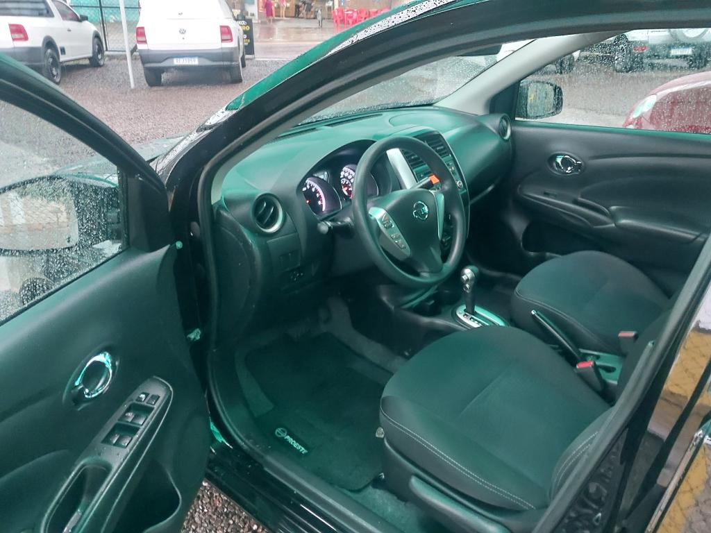 NISSAN Versa Sedan - Foto