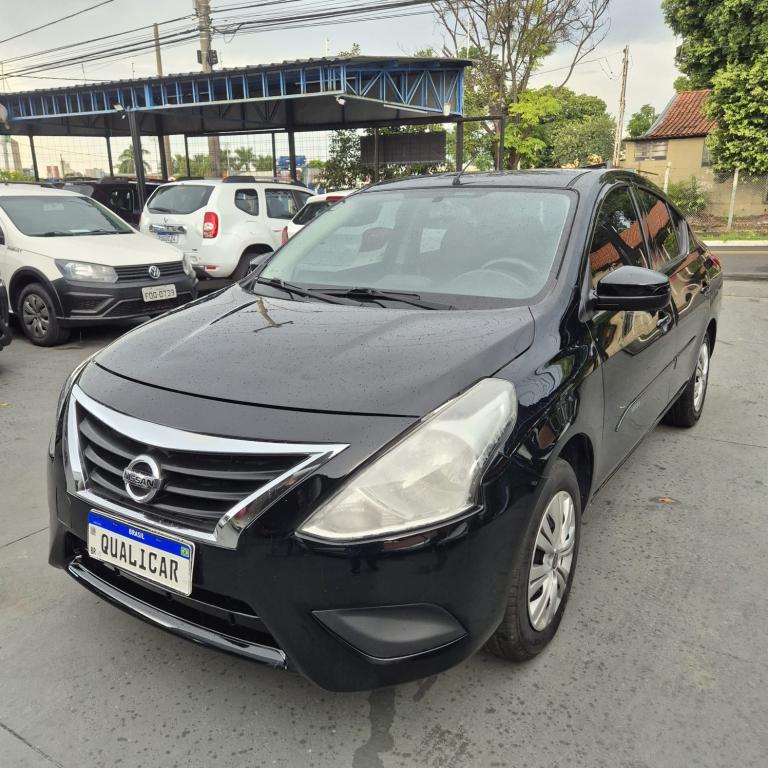 NISSAN Versa Sedan - Foto