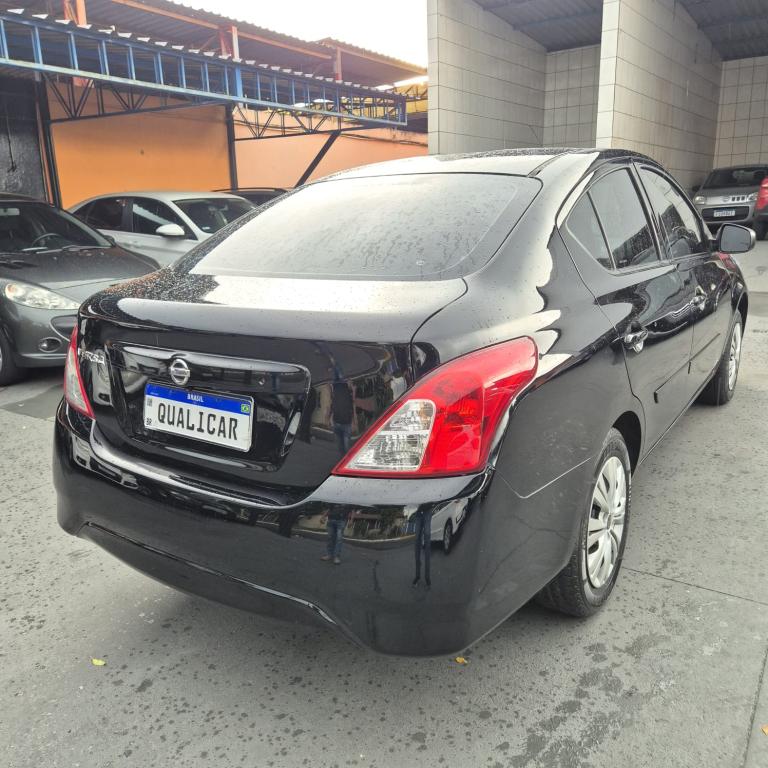 NISSAN Versa Sedan - Foto