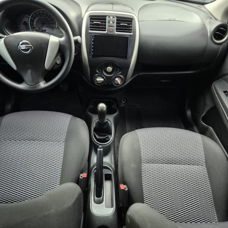 NISSAN Versa Sedan - Foto