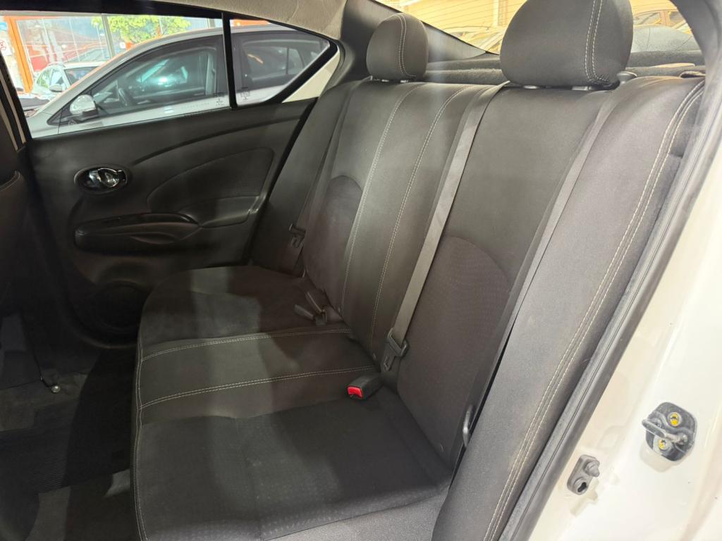 NISSAN Versa Sedan - Foto