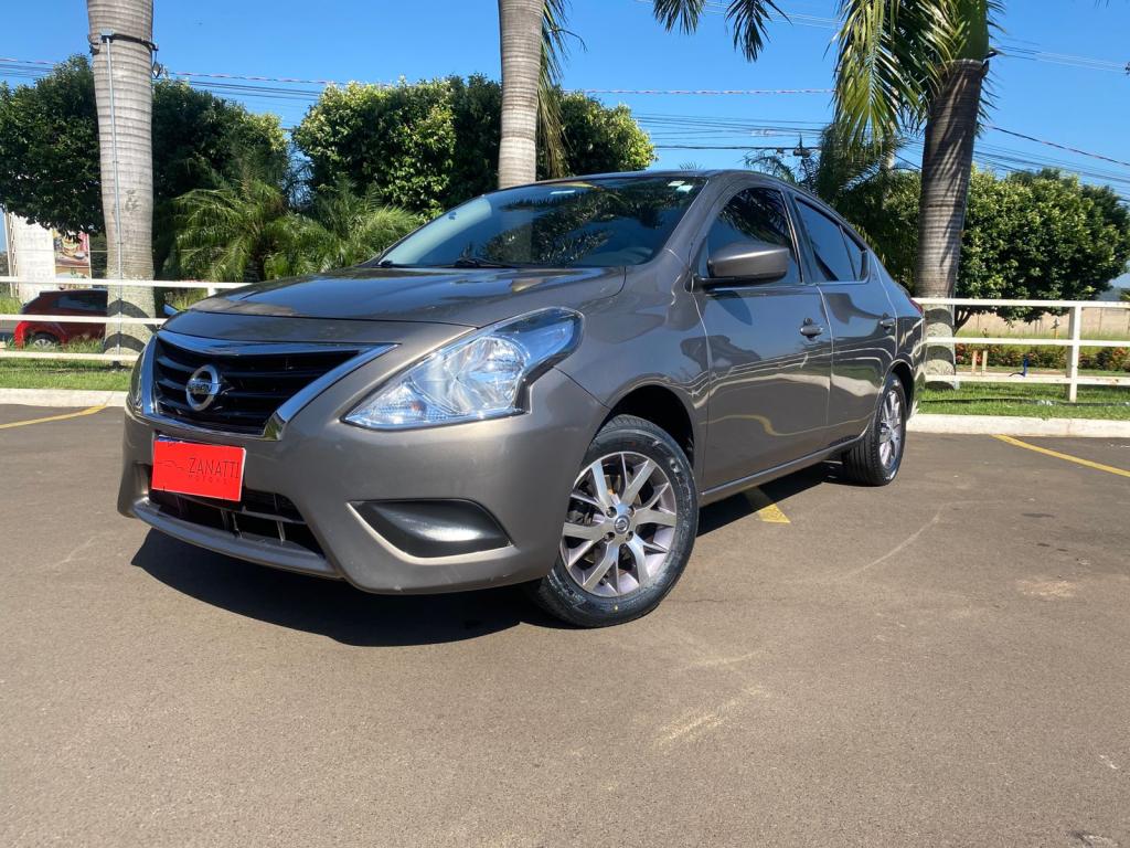 NISSAN Versa Sedan - Foto