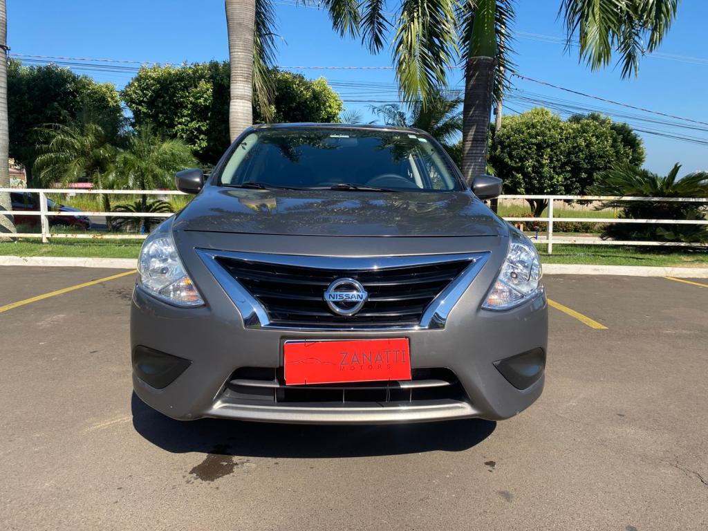 NISSAN Versa Sedan - Foto