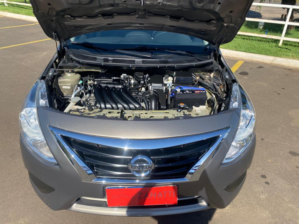 NISSAN Versa Sedan - Foto