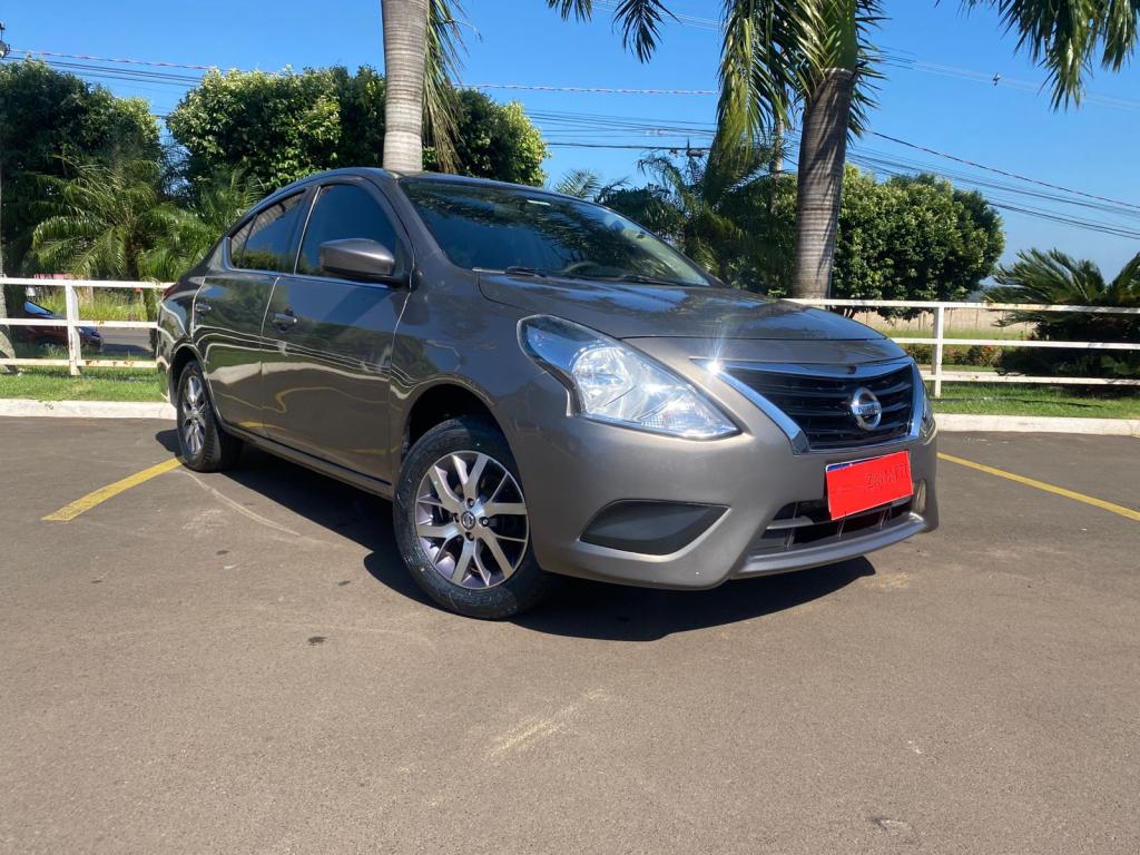 NISSAN Versa Sedan - Foto