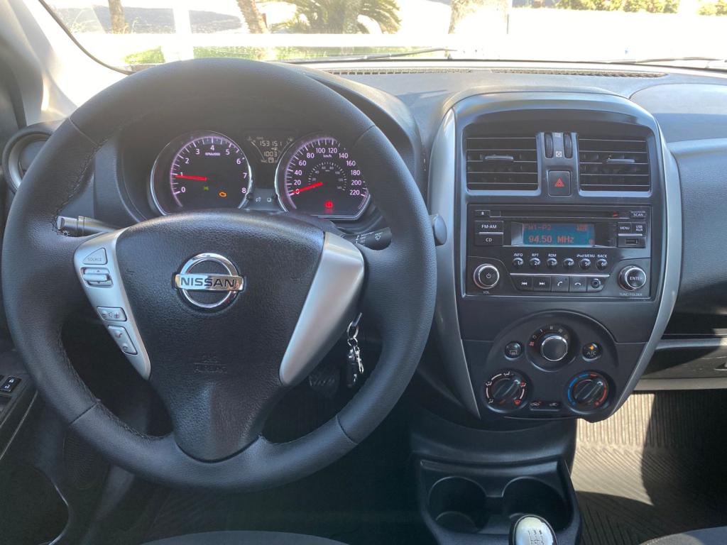 NISSAN Versa Sedan - Foto