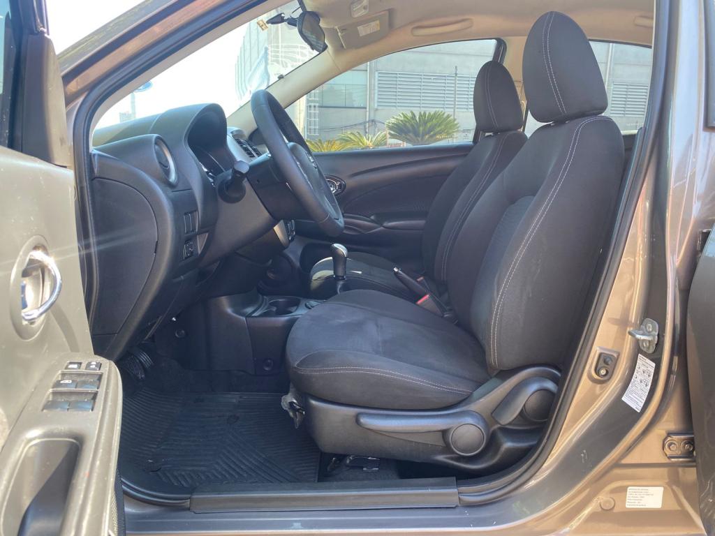 NISSAN Versa Sedan - Foto
