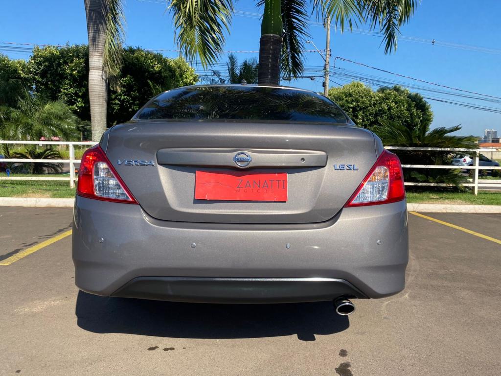 NISSAN Versa Sedan - Foto