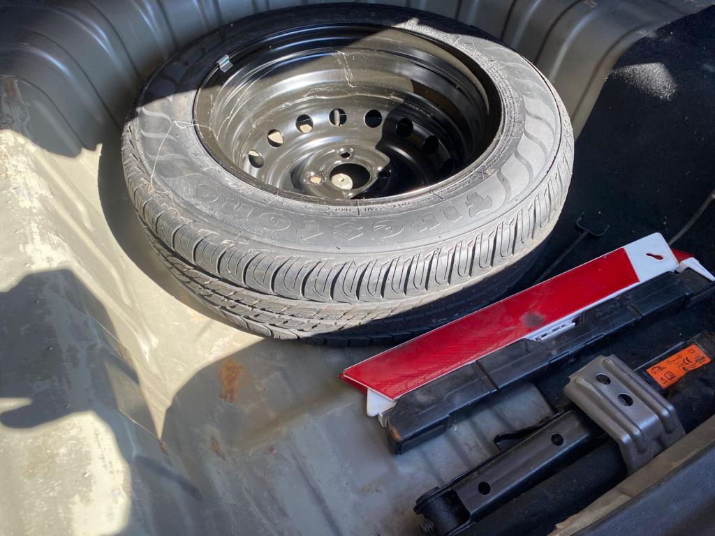 NISSAN Versa Sedan - Foto