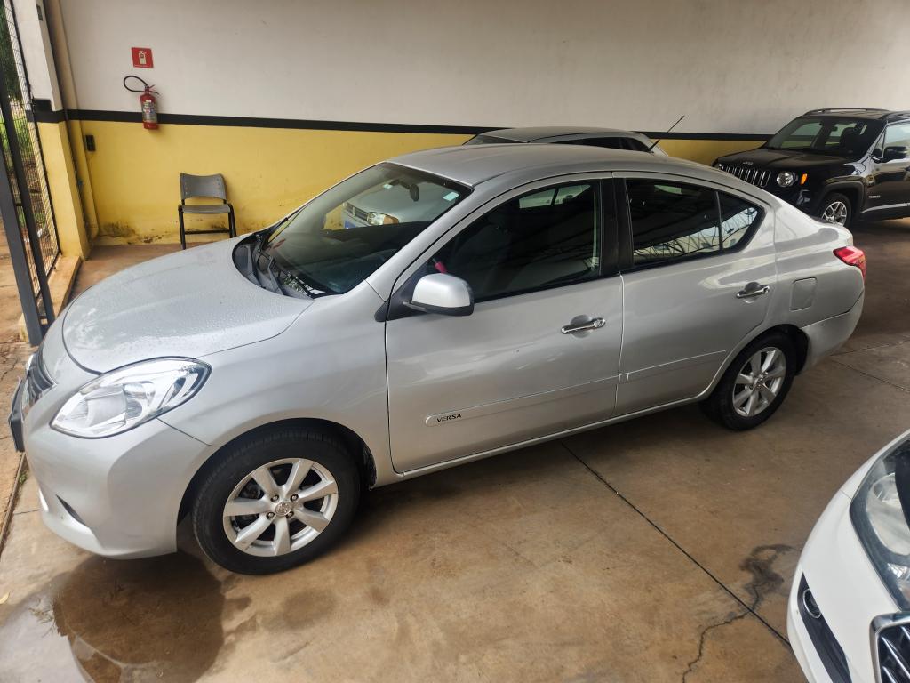 NISSAN Versa Sedan
