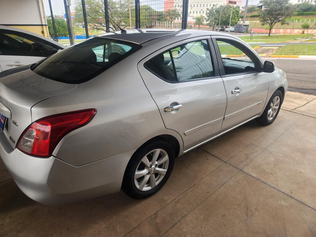 NISSAN Versa Sedan - Foto