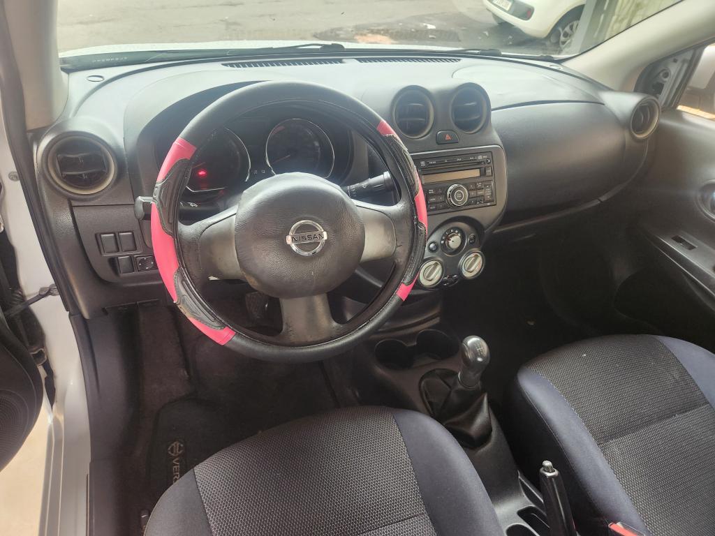NISSAN Versa Sedan - Foto